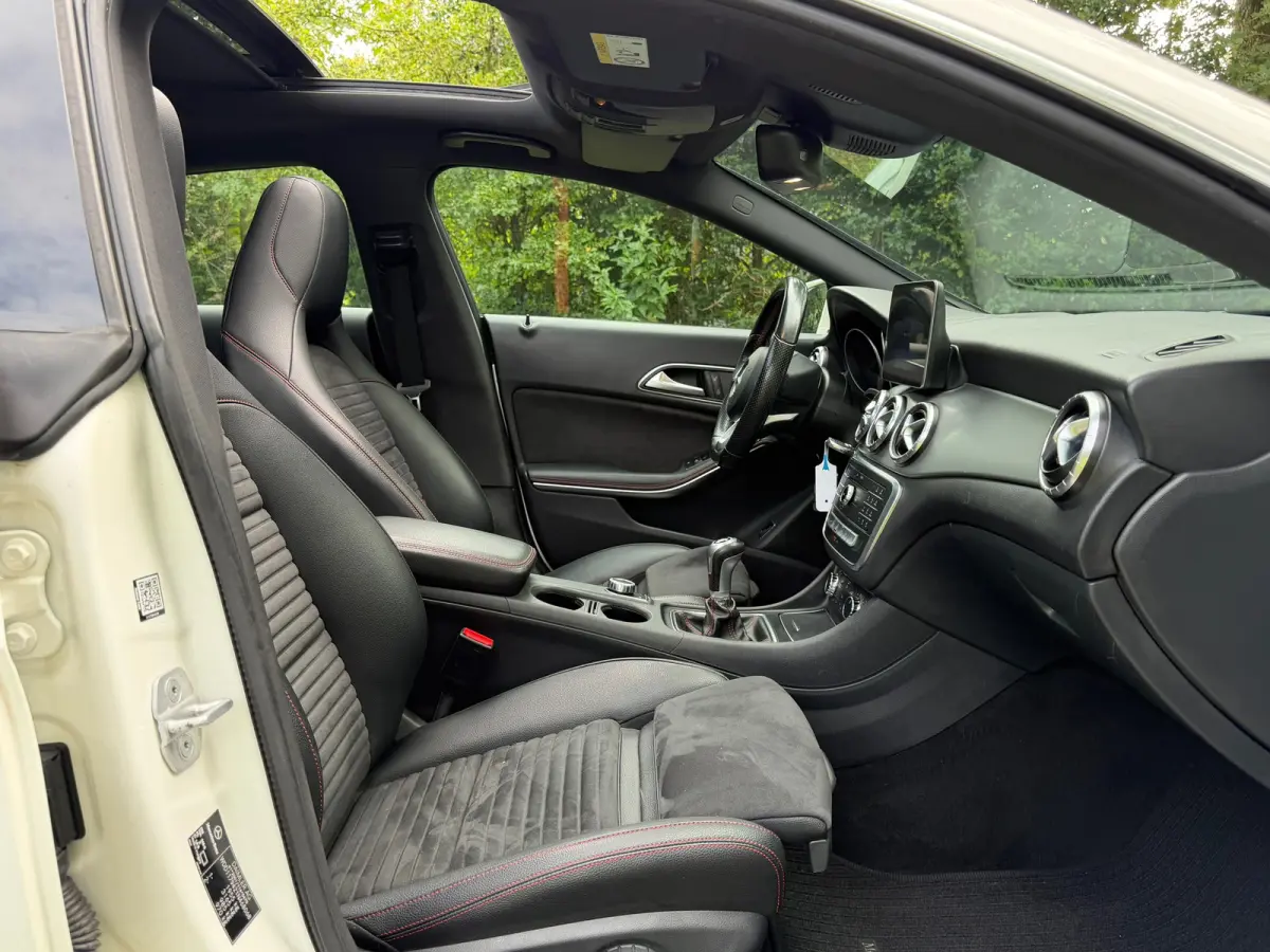 180 AMG Night Edition Plus | Panoramadak + Navi Nu € 10.975,-!!!