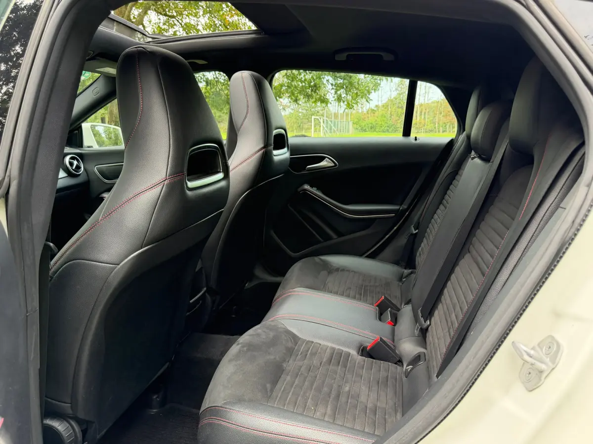 180 AMG Night Edition Plus | Panoramadak + Navi Nu € 10.975,-!!!