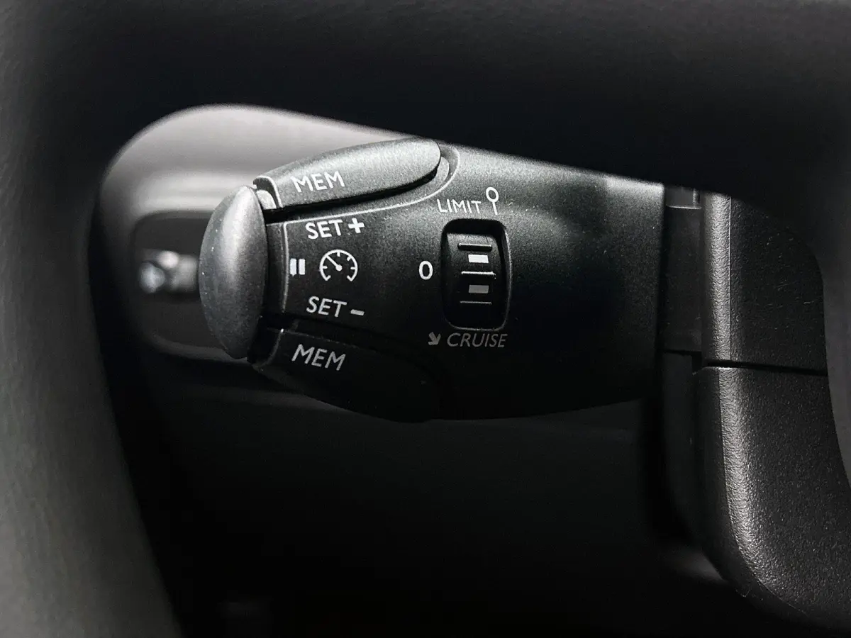 1.2 S&S Feel Edition | Climate Control | Apple Carplay/Android Auto | Parkeersensoren Achter | Cruise Control |