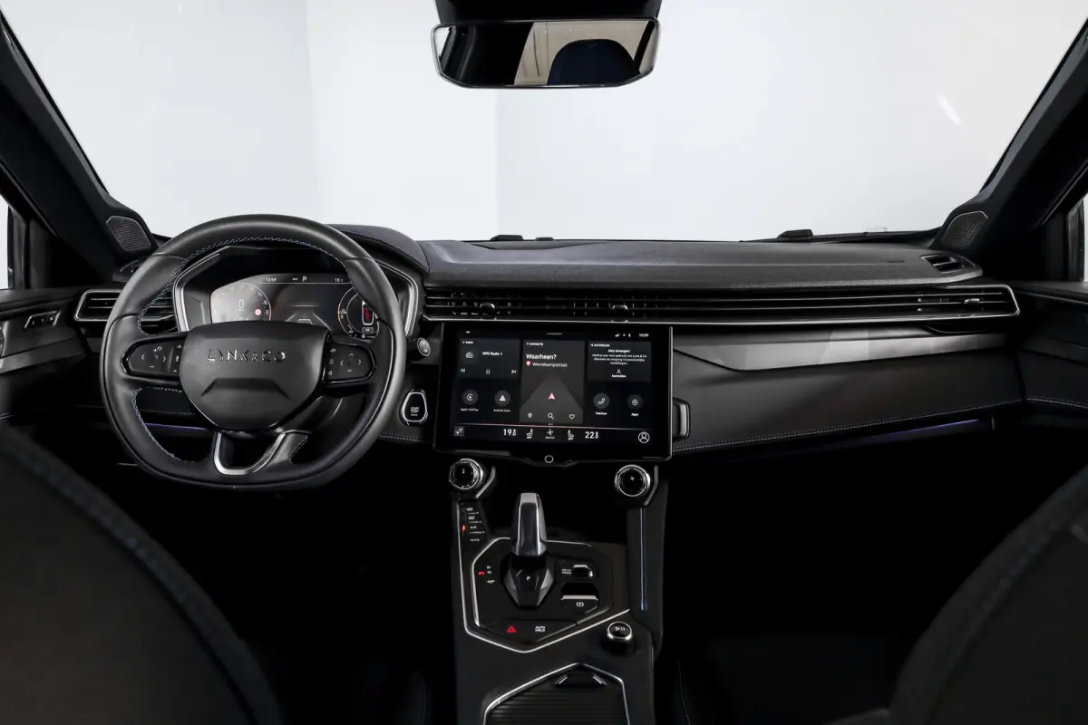 1.5 PHEV 261PK MY23 | Donkere hemel | 360 Camera | 7.4 kWh boordlader | S/K-panodak | Adapt. Cruise | Memory | Elek. klep | LM 20" | 0723