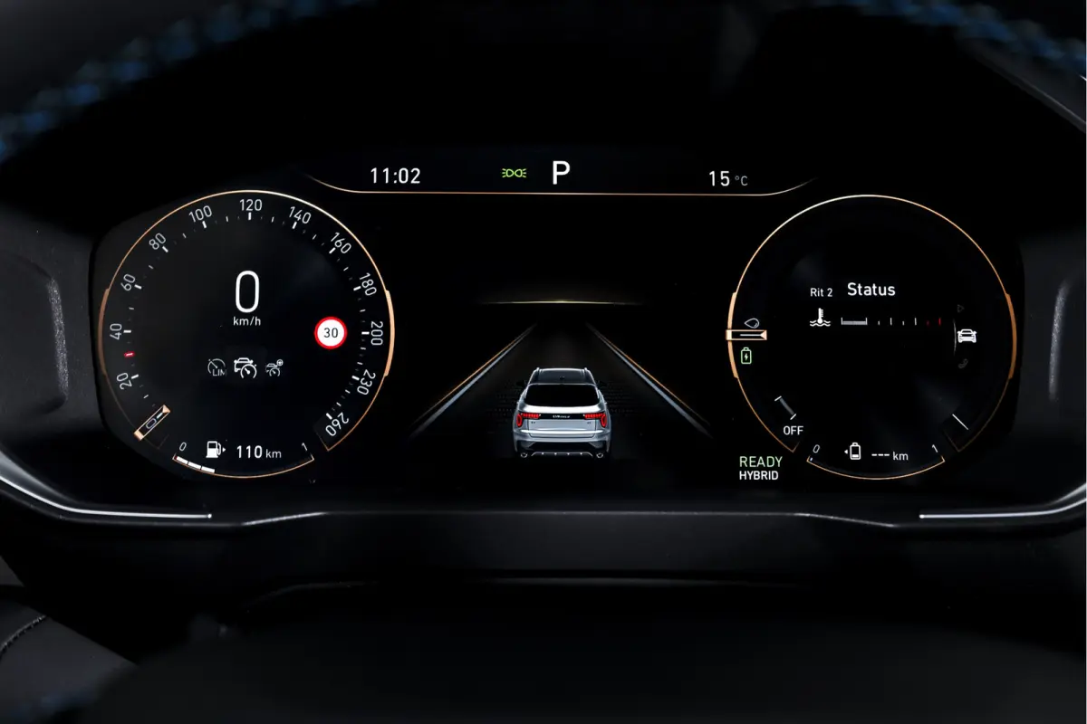 1.5 PHEV 261PK MY23 | Donkere hemel | 360 Camera | 7.4 kWh boordlader | S/K-panodak | Adapt. Cruise | Memory | Elek. klep | LM 20" | 0723