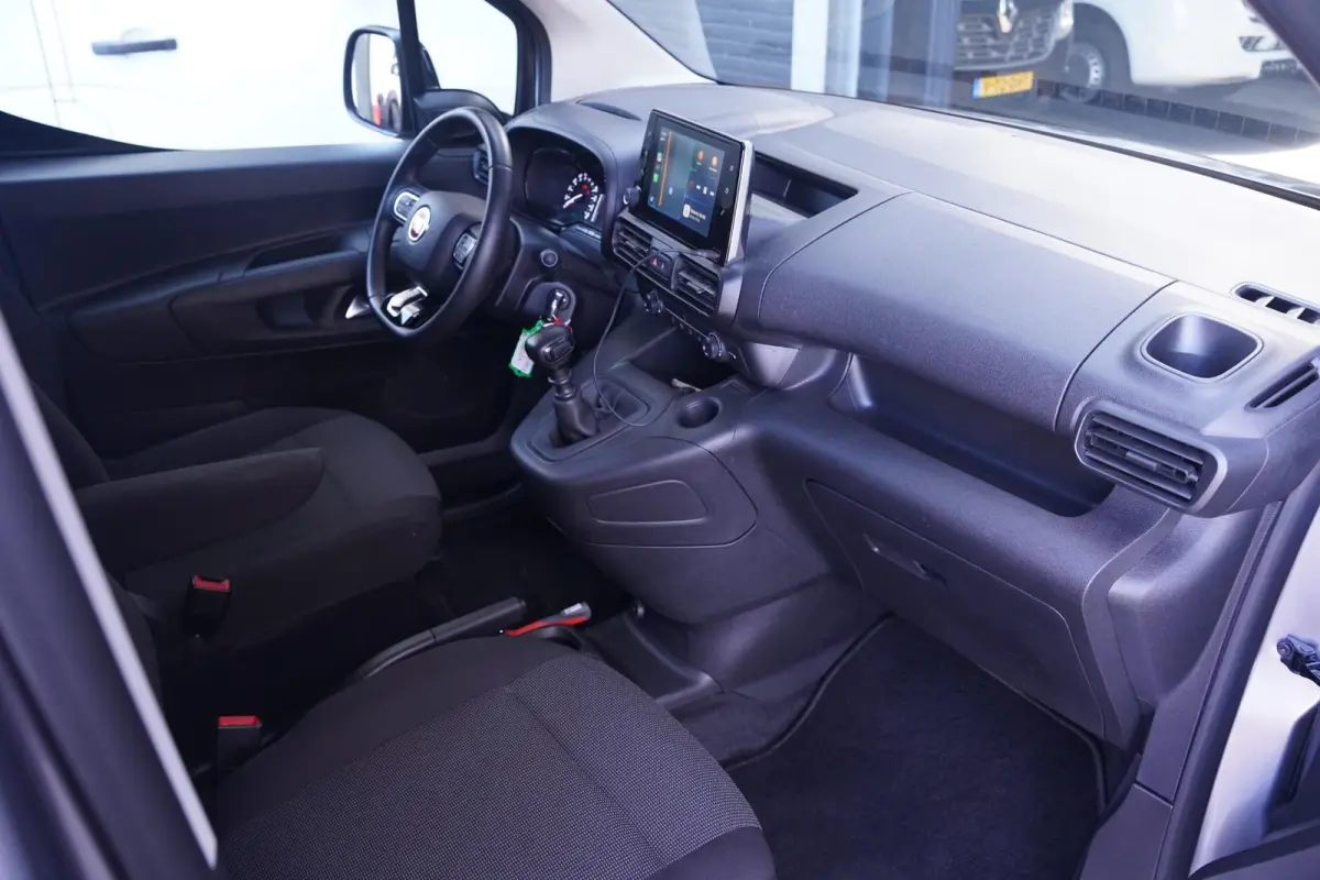 1.5 BlueHDi 102 pk L1 Navi, Camera, Airco Apple Carplay, Cruise Control, NAP, PDC achter, 2-Zits