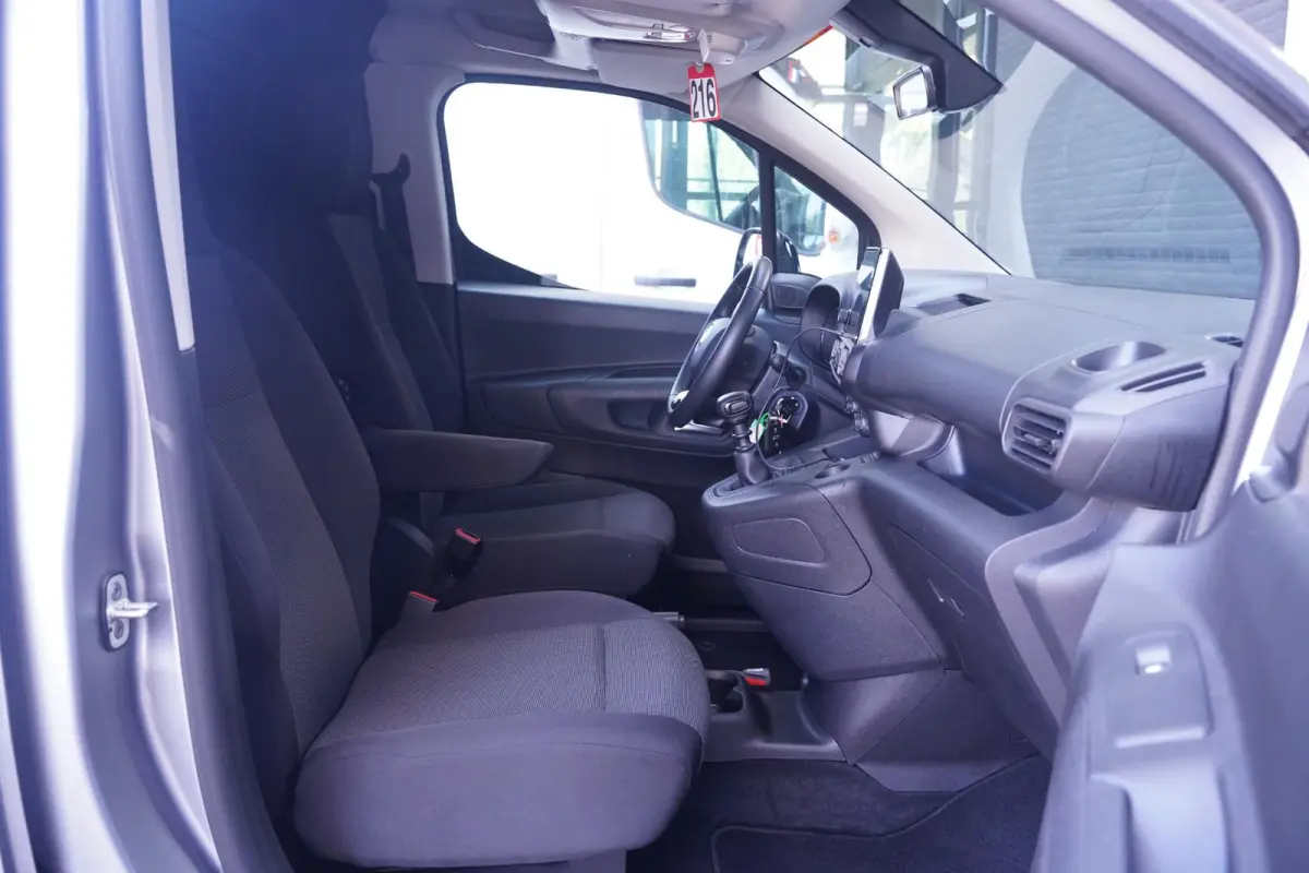 1.5 BlueHDi 102 pk L1 Navi, Camera, Airco Apple Carplay, Cruise Control, NAP, PDC achter, 2-Zits