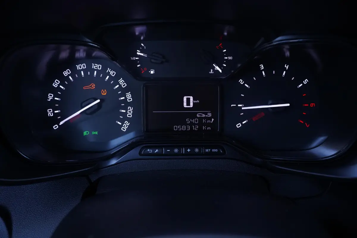 1.5 BlueHDi 102 pk L1 Navi, Camera, Airco Apple Carplay, Cruise Control, NAP, PDC achter, 2-Zits