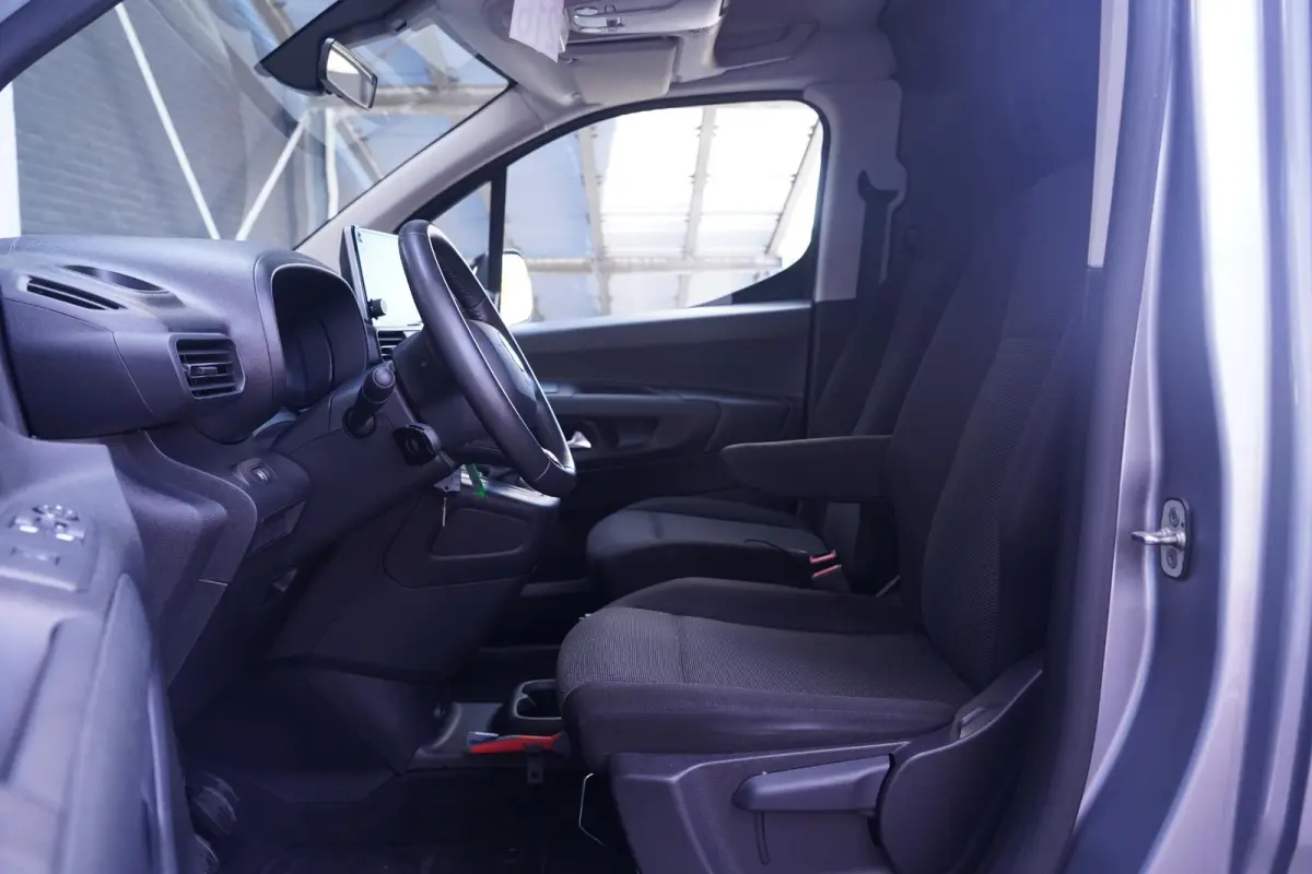 1.5 BlueHDi 102 pk L1 Navi, Camera, Airco Apple Carplay, Cruise Control, NAP, PDC achter, 2-Zits