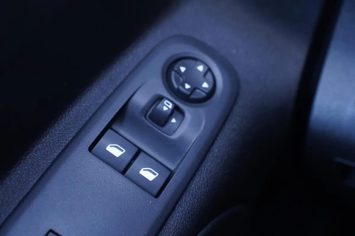 1.5 BlueHDi 102 pk L1 Navi, Camera, Airco Apple Carplay, Cruise Control, NAP, PDC achter, 2-Zits