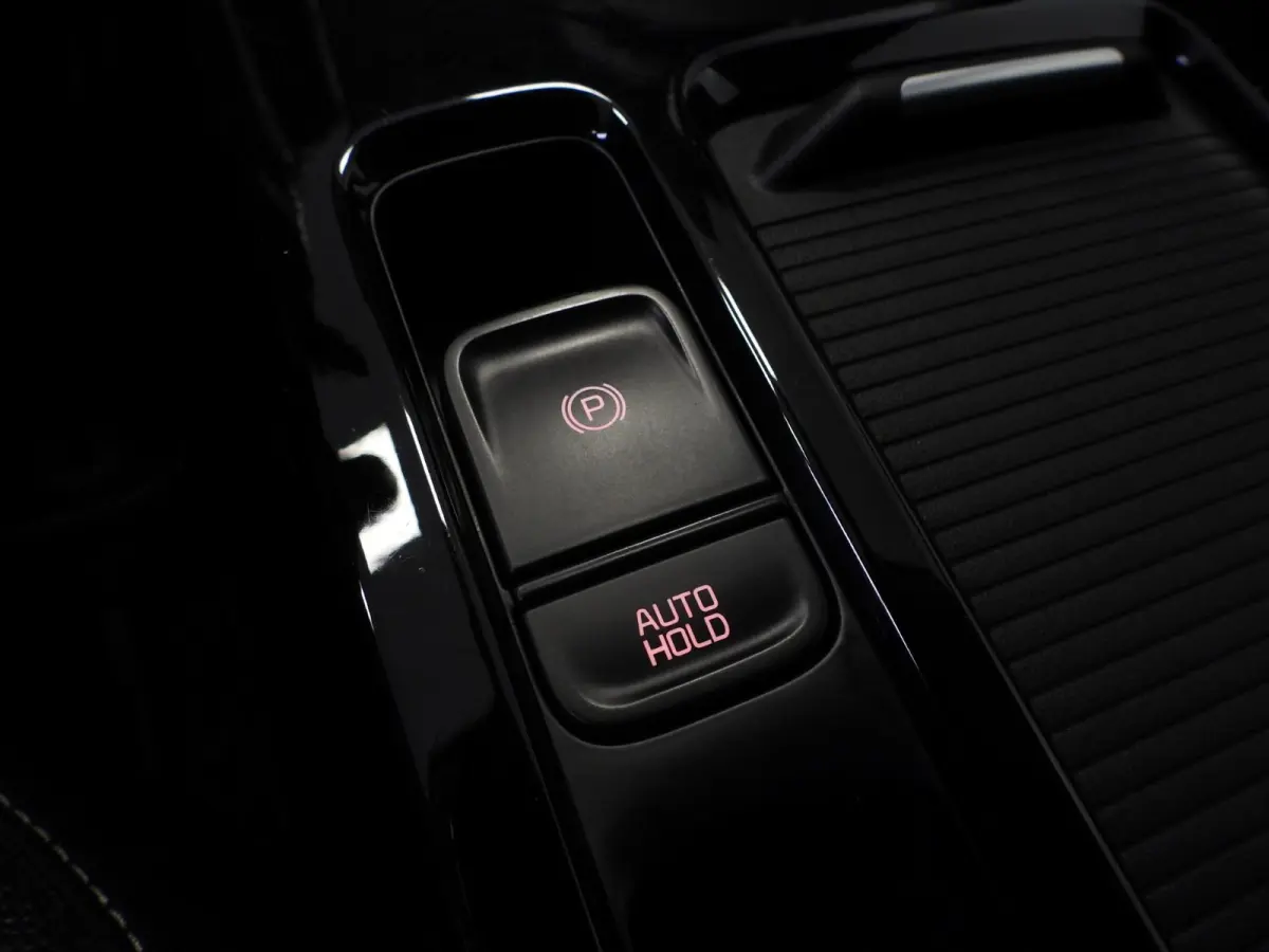 1.6 GDi PHEV Plug-In DynamicLine NAVI/CAMERA/LED/18"LMV!