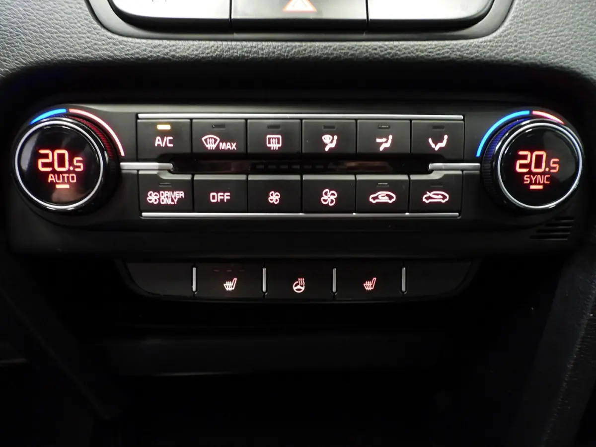1.6 GDi PHEV Plug-In DynamicLine NAVI/CAMERA/LED/18"LMV!