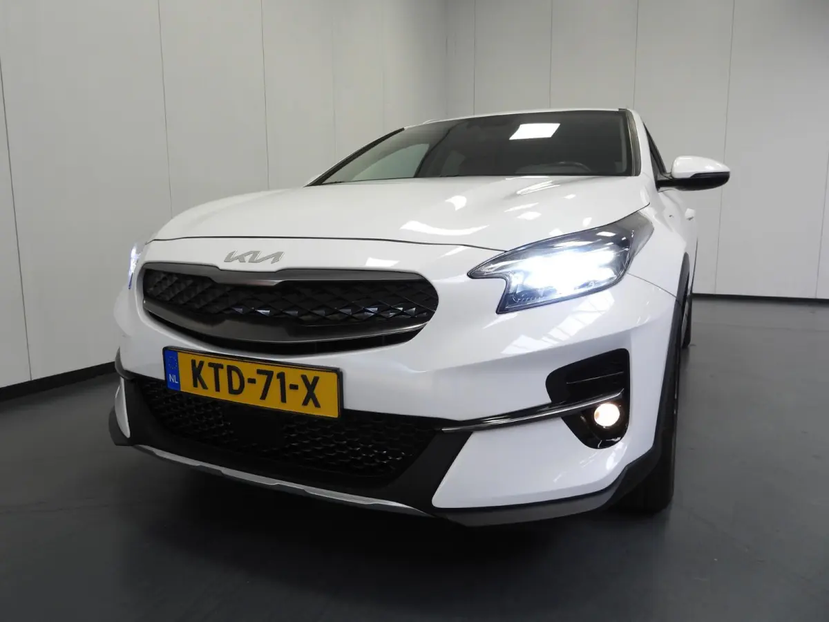 1.6 GDi PHEV Plug-In DynamicLine NAVI/CAMERA/LED/18"LMV!