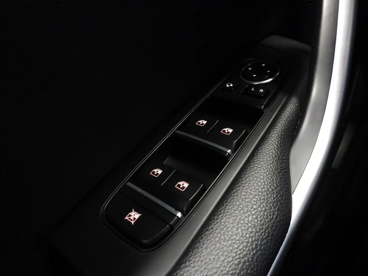 1.6 GDi PHEV Plug-In DynamicLine NAVI/CAMERA/LED/18"LMV!