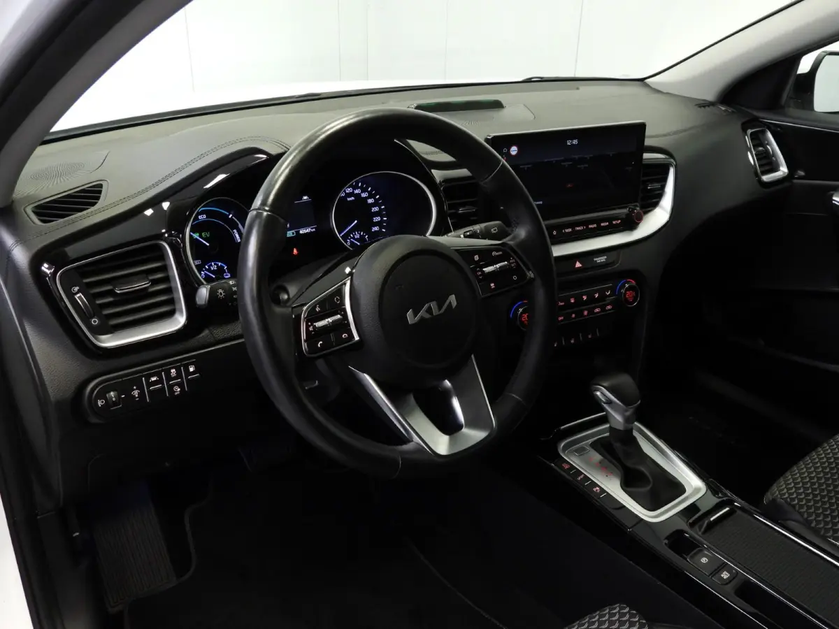 1.6 GDi PHEV Plug-In DynamicLine NAVI/CAMERA/LED/18"LMV!