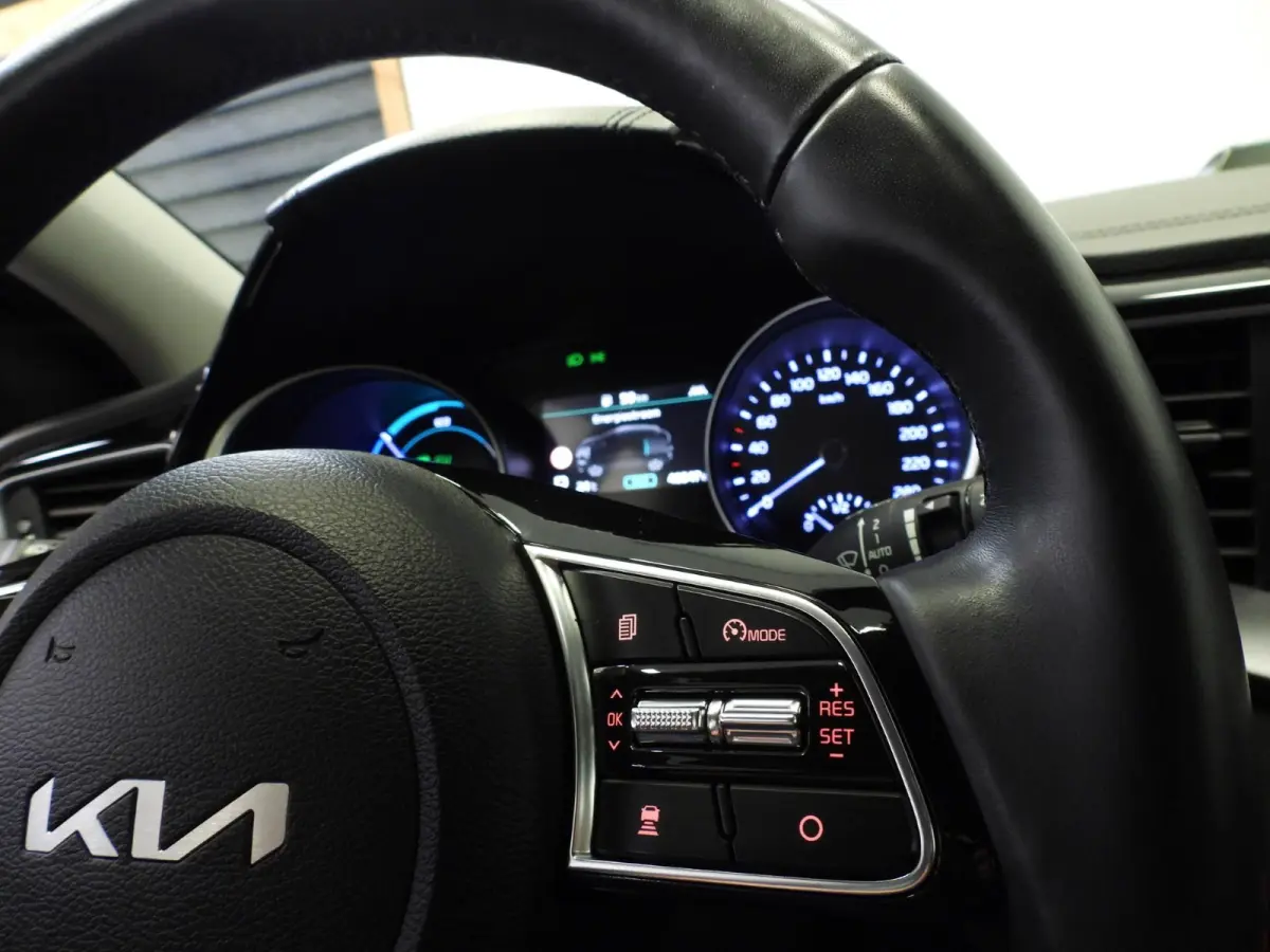 1.6 GDi PHEV Plug-In DynamicLine NAVI/CAMERA/LED/18"LMV!