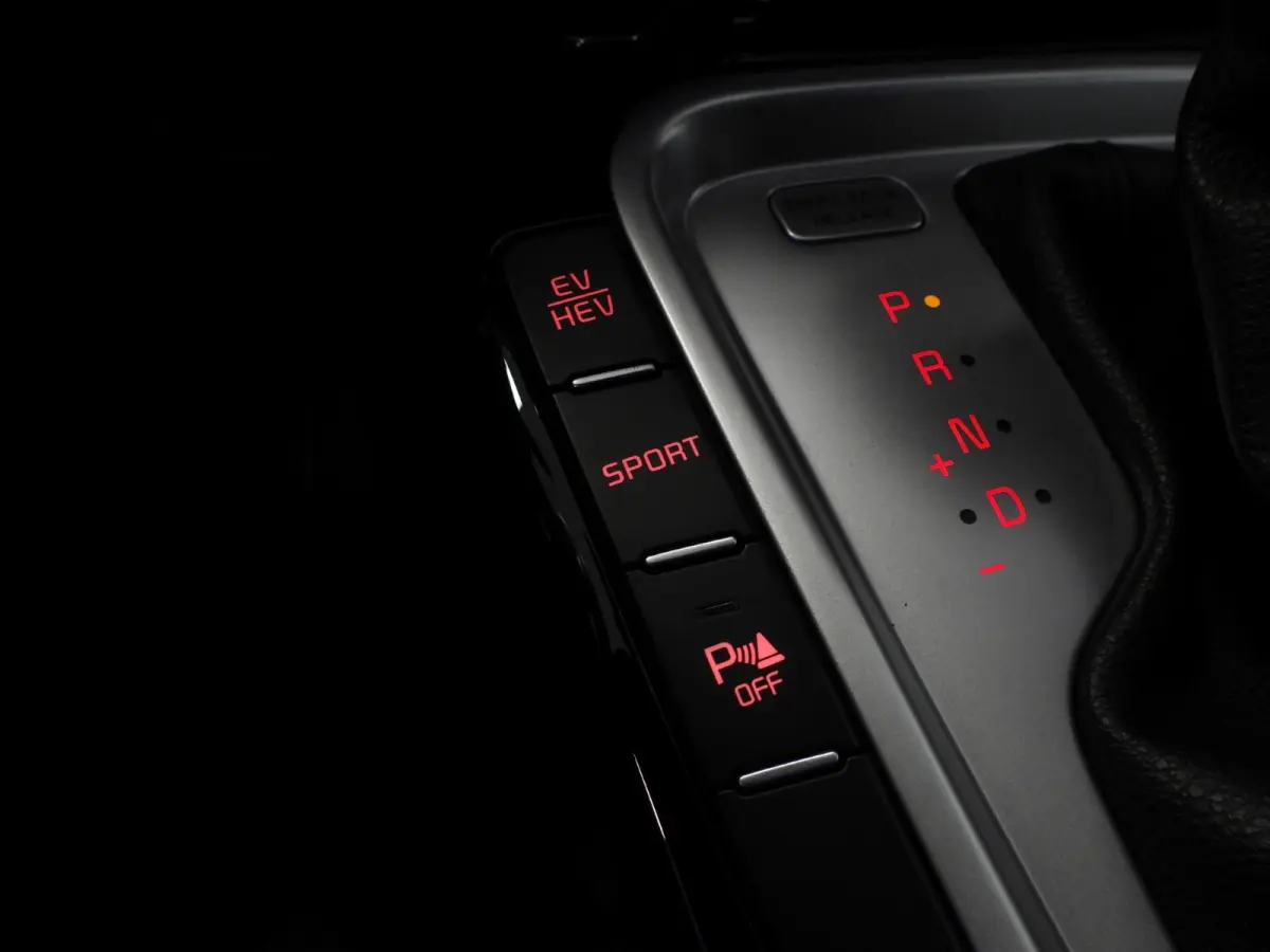 1.6 GDi PHEV Plug-In DynamicLine NAVI/CAMERA/LED/18"LMV!