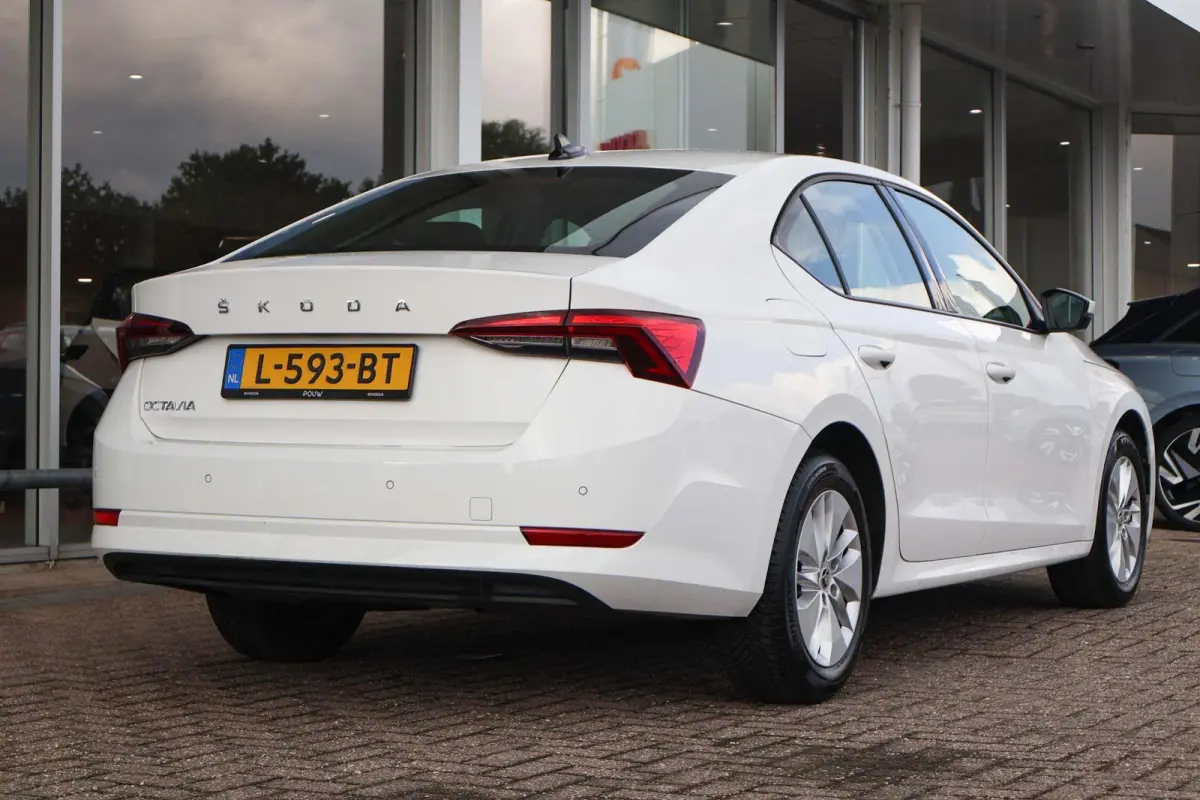 1.0 TSI 110pk Ambition | PDC | Navigatie | Carplay | Cruise Control