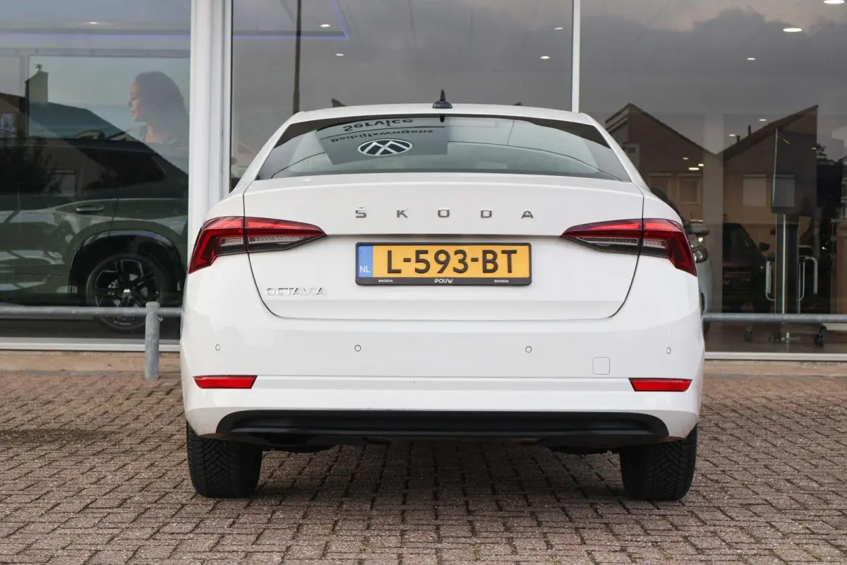 1.0 TSI 110pk Ambition | PDC | Navigatie | Carplay | Cruise Control