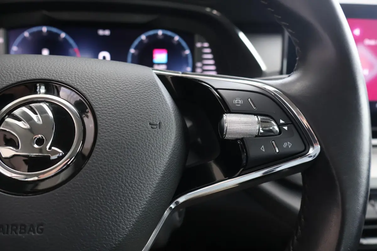 1.0 TSI 110pk Ambition | PDC | Navigatie | Carplay | Cruise Control
