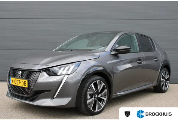 1.2 PureTech GT | Navigatie | Camera | Panoramadak | Stoelverwarming | Black Diamond | Full LED | 27.000km |