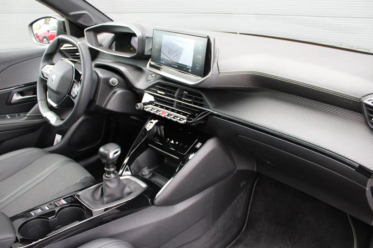 1.2 PureTech GT | Navigatie | Camera | Panoramadak | Stoelverwarming | Black Diamond | Full LED | 27.000km |