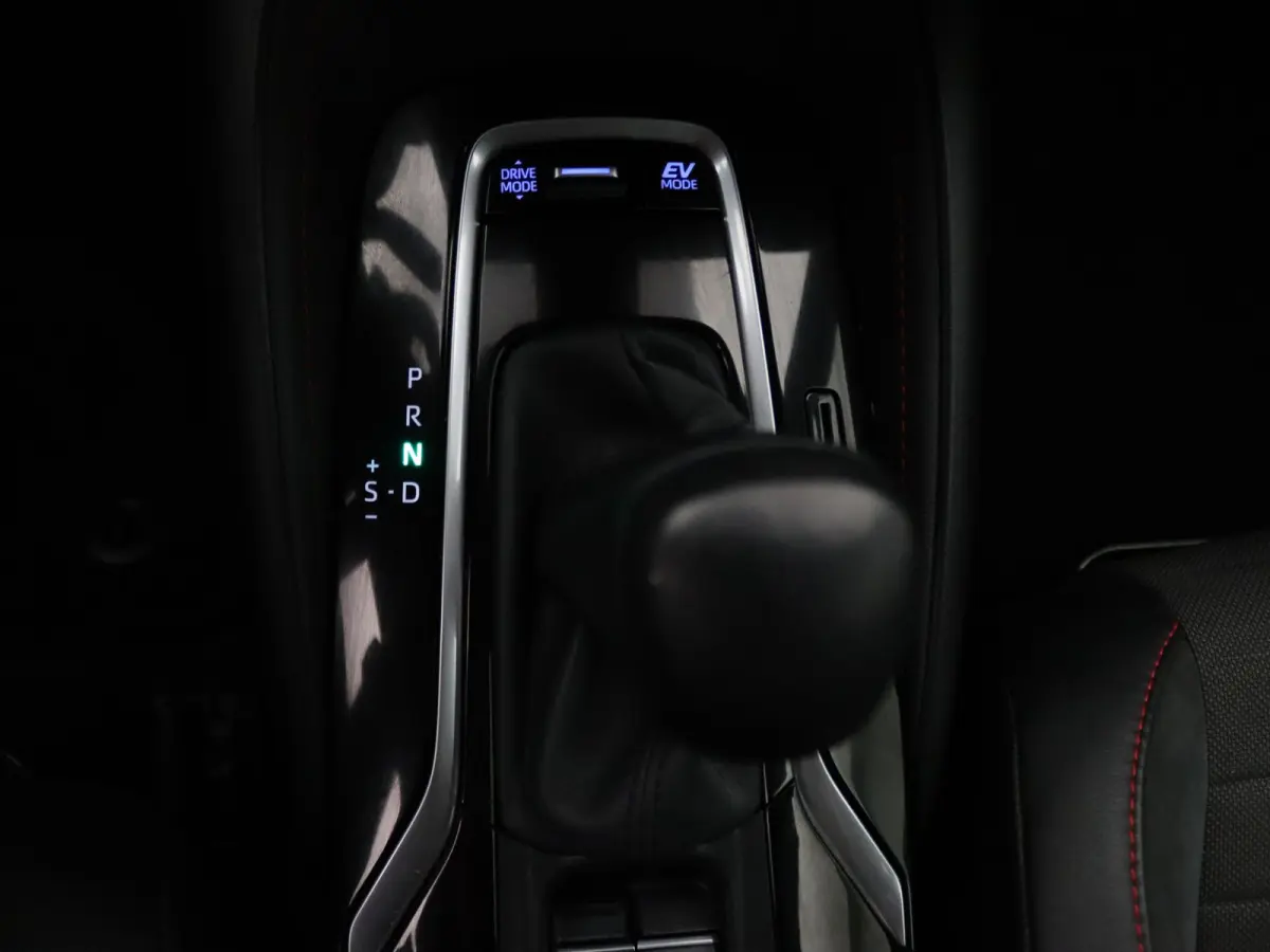 183pk Hybrid Executive Apple Carplay/Android Auto | Climate
