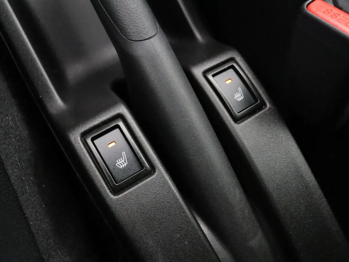 1.2 Comfort Smart Hybrid | Led | Stoelverwarming | All season | Apple carplay & Android auto |
