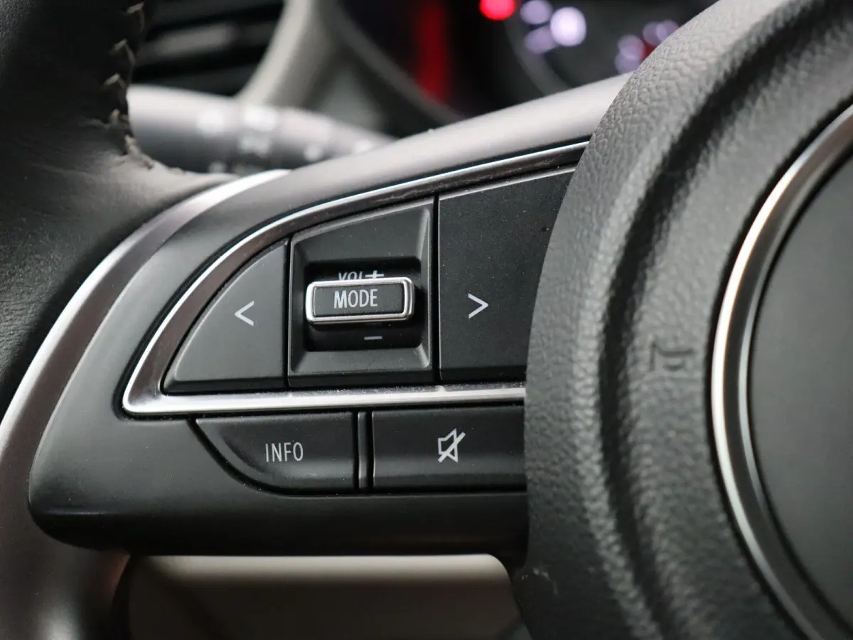 1.2 Comfort Smart Hybrid | Led | Stoelverwarming | All season | Apple carplay & Android auto |