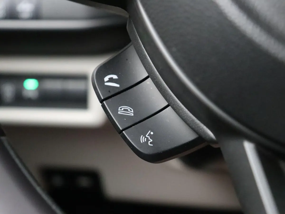 1.2 Comfort Smart Hybrid | Led | Stoelverwarming | All season | Apple carplay & Android auto |