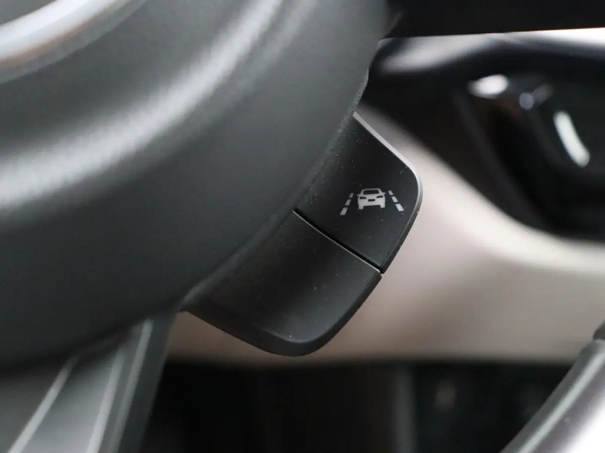1.2 Comfort Smart Hybrid | Led | Stoelverwarming | All season | Apple carplay & Android auto |