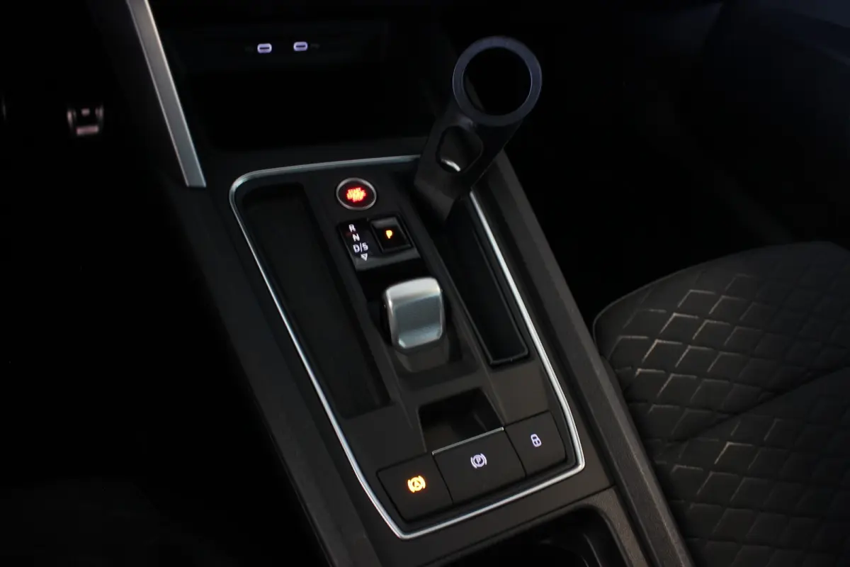 1.4 TSI eHybrid PHEV FR SOH 92% | Trekhaak | Camera | Eibach | Adapt. Cruise | Carplay | Navi | Bluetooth | 19" LMV | PDC V+A