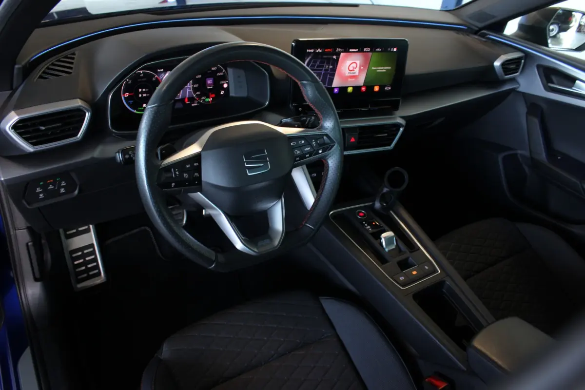 1.4 TSI eHybrid PHEV FR SOH 92% | Trekhaak | Camera | Eibach | Adapt. Cruise | Carplay | Navi | Bluetooth | 19" LMV | PDC V+A