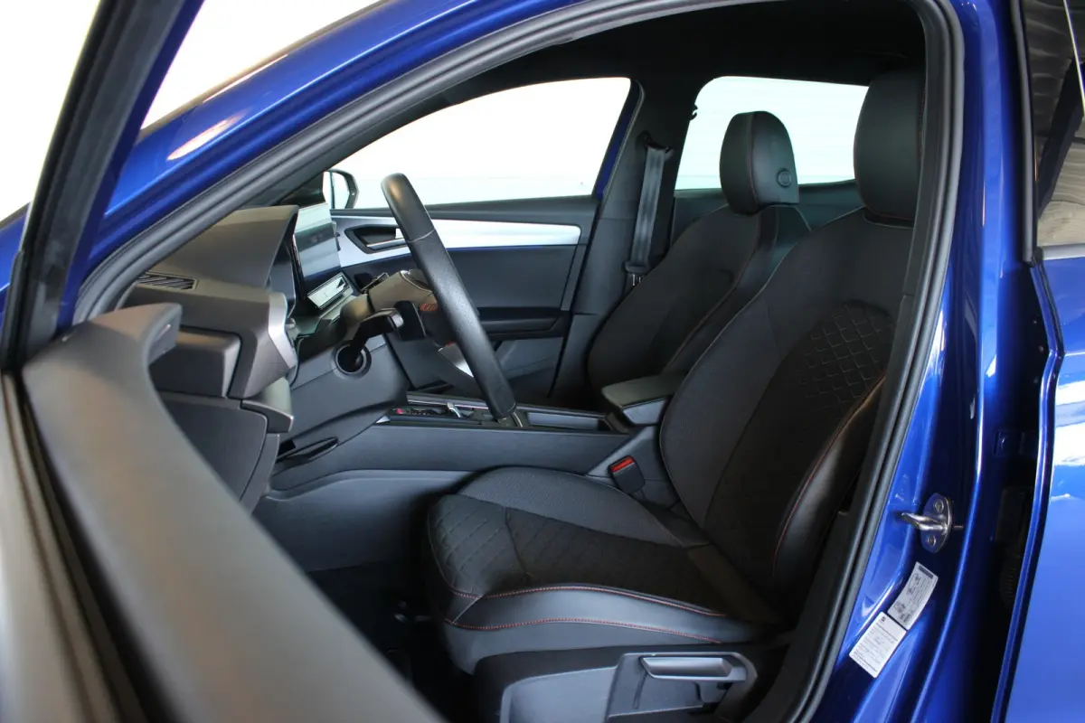 1.4 TSI eHybrid PHEV FR SOH 92% | Trekhaak | Camera | Eibach | Adapt. Cruise | Carplay | Navi | Bluetooth | 19" LMV | PDC V+A