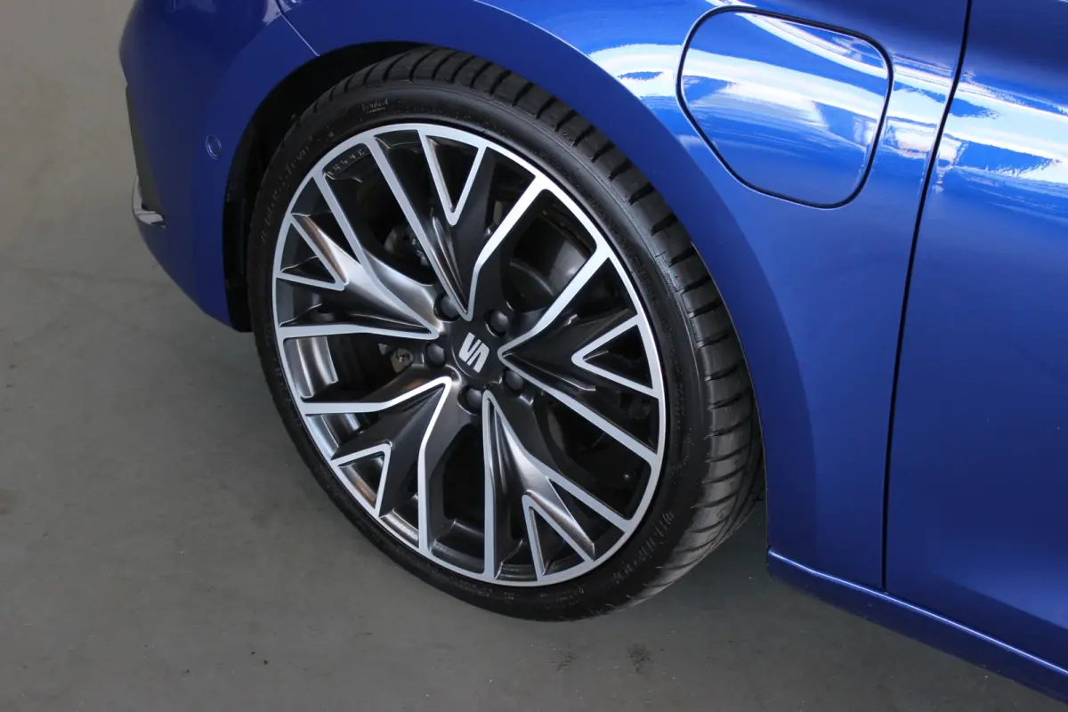 1.4 TSI eHybrid PHEV FR SOH 92% | Trekhaak | Camera | Eibach | Adapt. Cruise | Carplay | Navi | Bluetooth | 19" LMV | PDC V+A