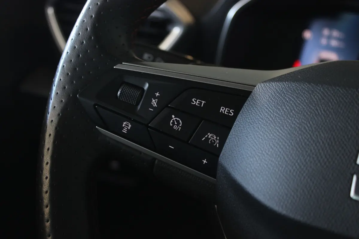 1.4 TSI eHybrid PHEV FR SOH 92% | Trekhaak | Camera | Eibach | Adapt. Cruise | Carplay | Navi | Bluetooth | 19" LMV | PDC V+A