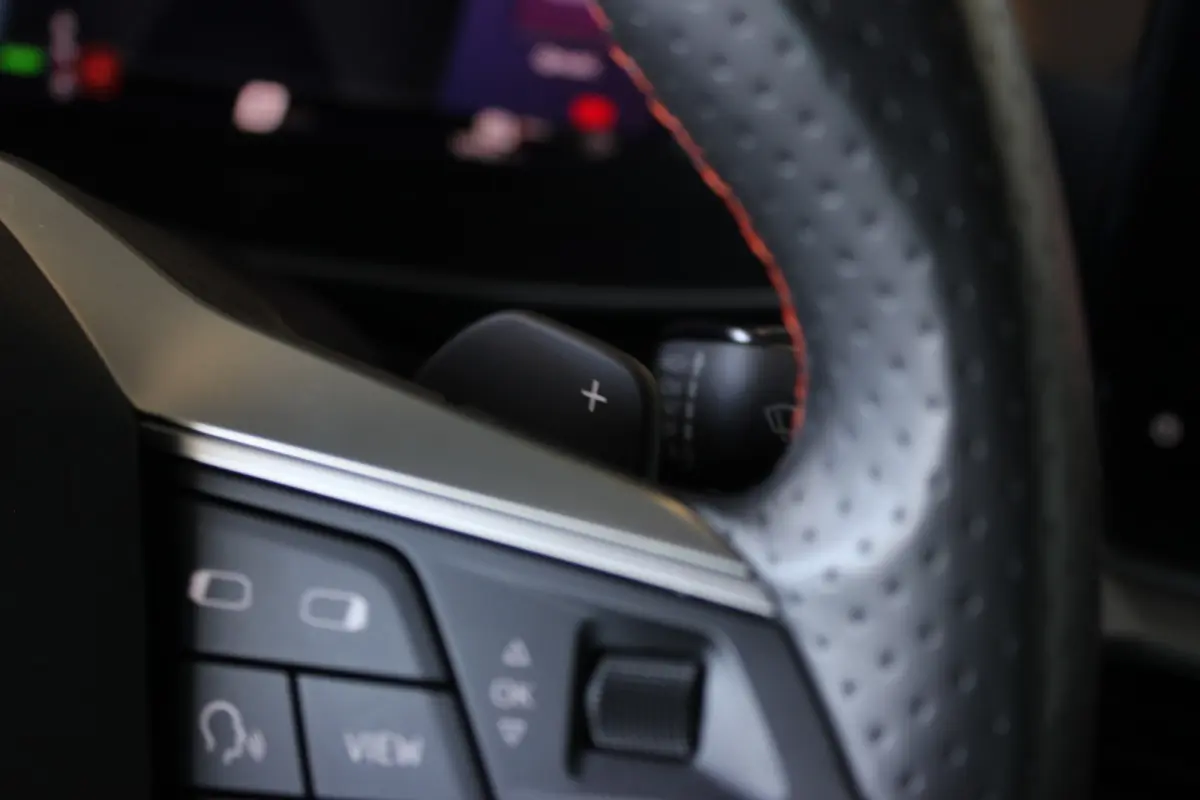 1.4 TSI eHybrid PHEV FR SOH 92% | Trekhaak | Camera | Eibach | Adapt. Cruise | Carplay | Navi | Bluetooth | 19" LMV | PDC V+A