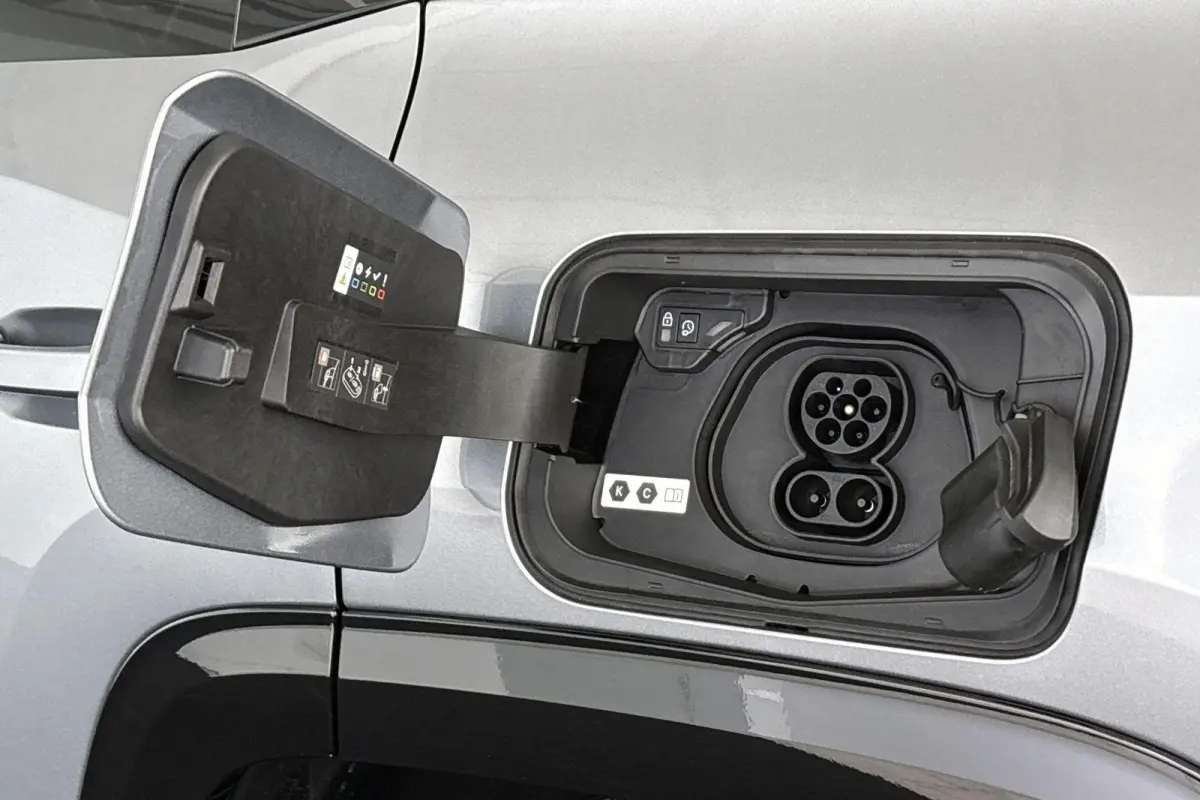 First Edition 74 kWh Panoramadak 360 Camera Massage
