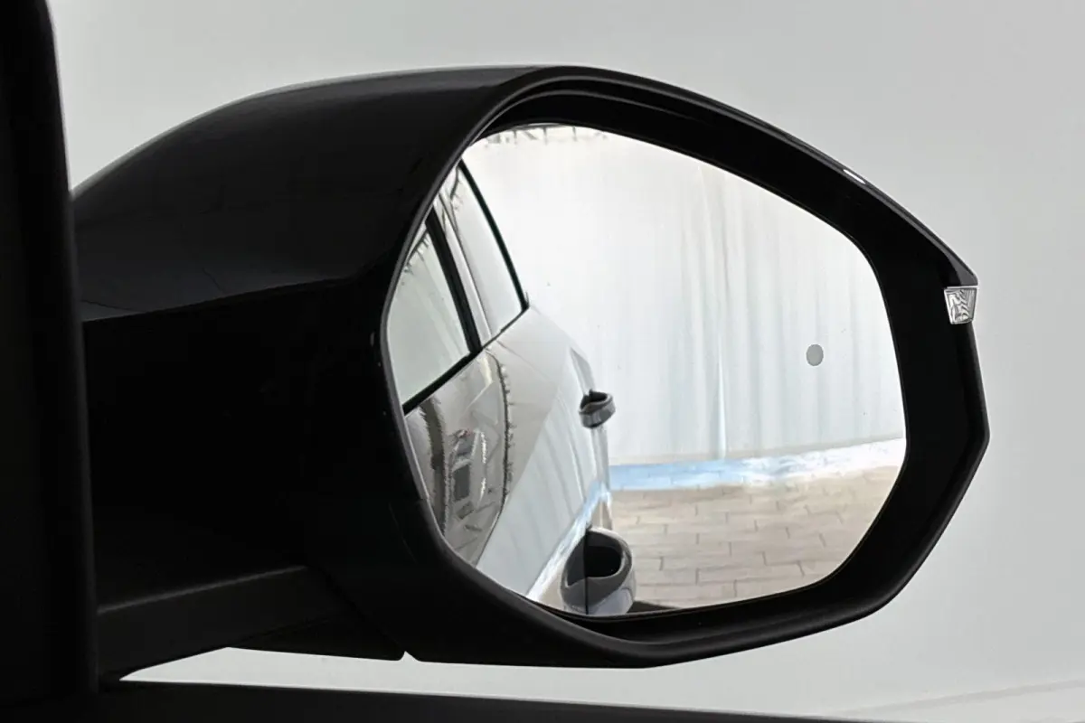 First Edition 74 kWh Panoramadak 360 Camera Massage