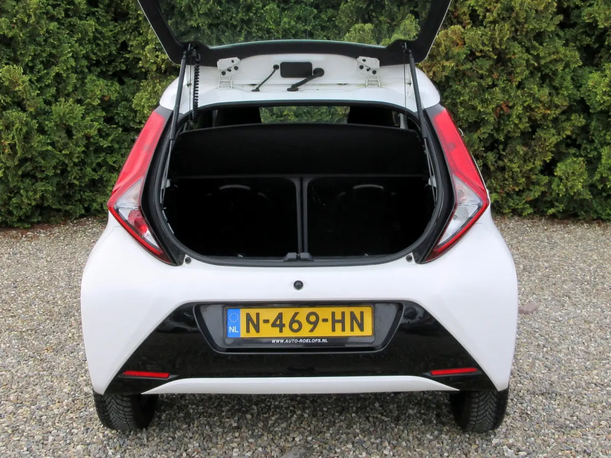 1.0 VVT-i x 5-drs * Camera * Carplay *