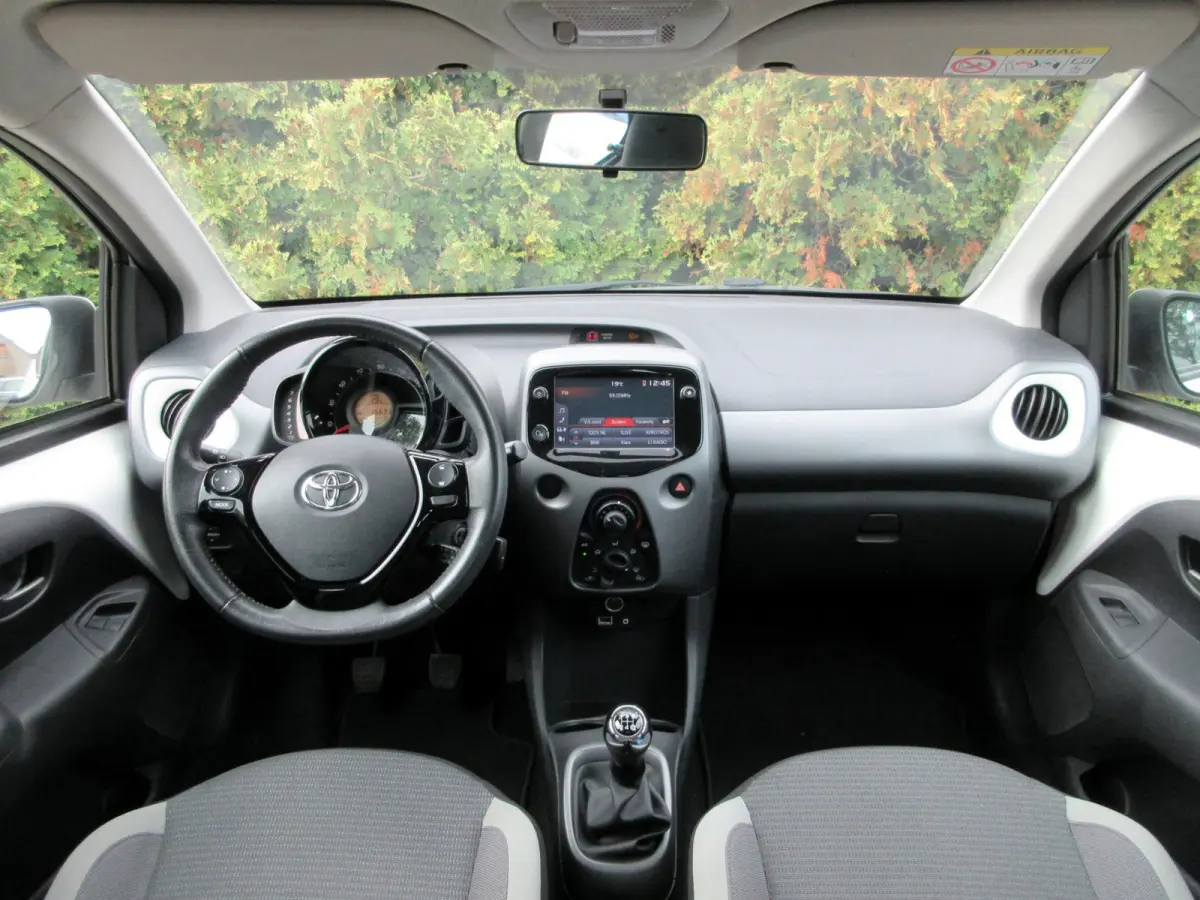 1.0 VVT-i x 5-drs * Camera * Carplay *