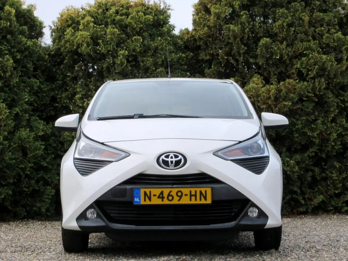 1.0 VVT-i x 5-drs * Camera * Carplay *
