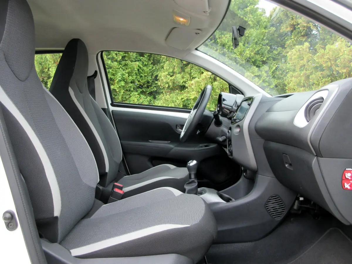 1.0 VVT-i x 5-drs * Camera * Carplay *