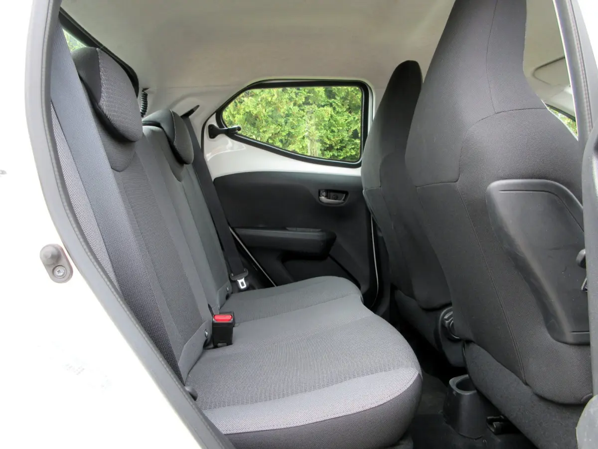 1.0 VVT-i x 5-drs * Camera * Carplay *