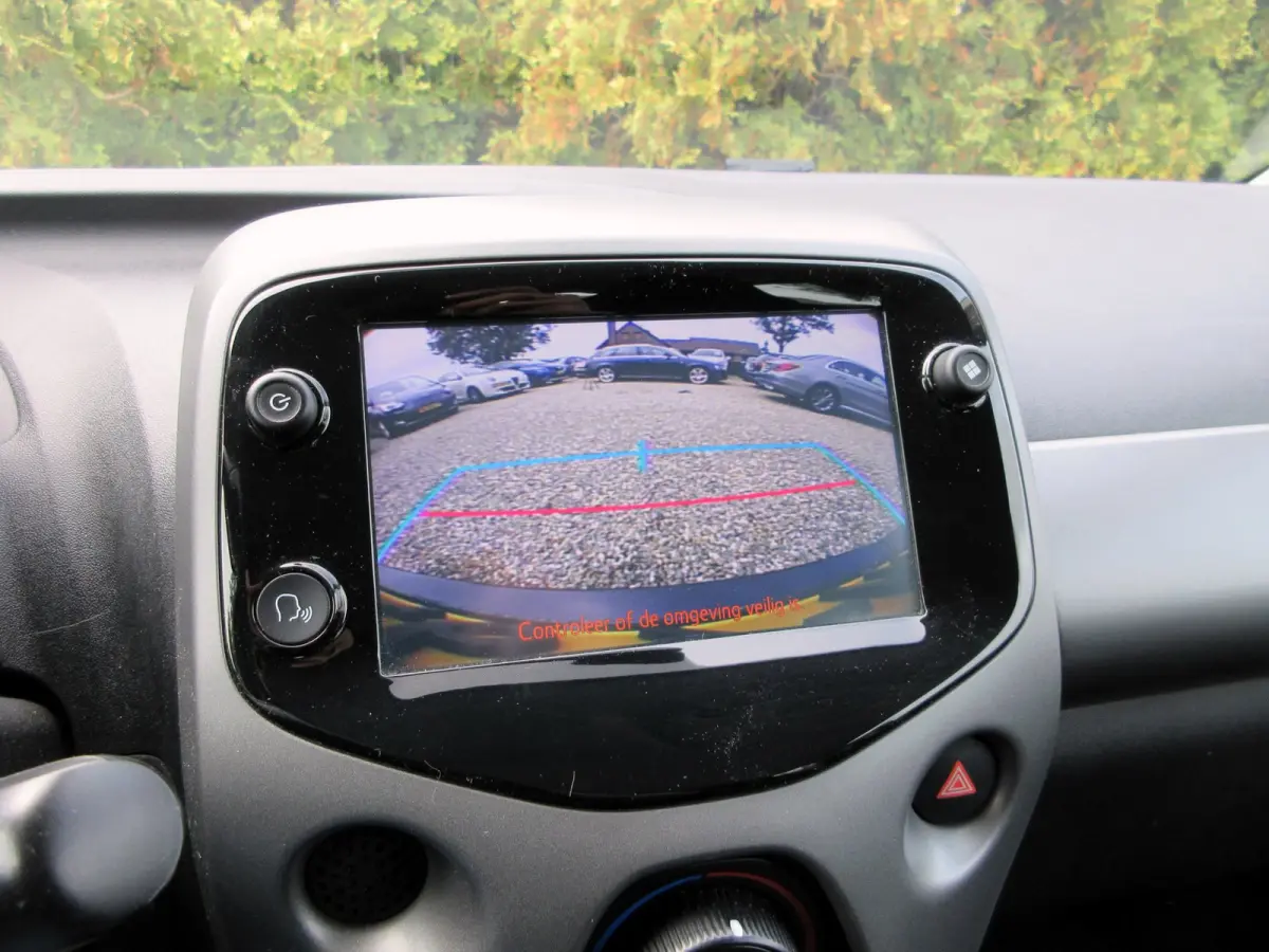 1.0 VVT-i x 5-drs * Camera * Carplay *