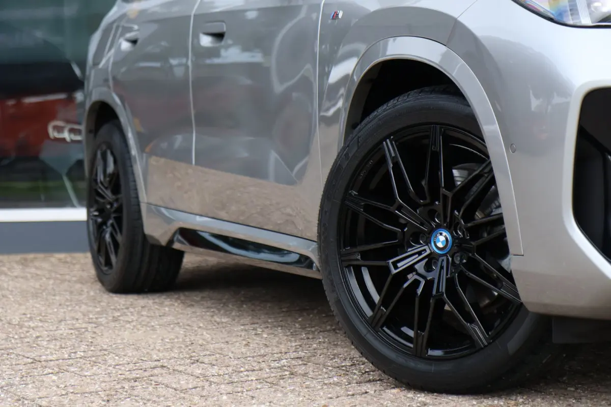 XDrive25e M-sport 19 inch Black Edition