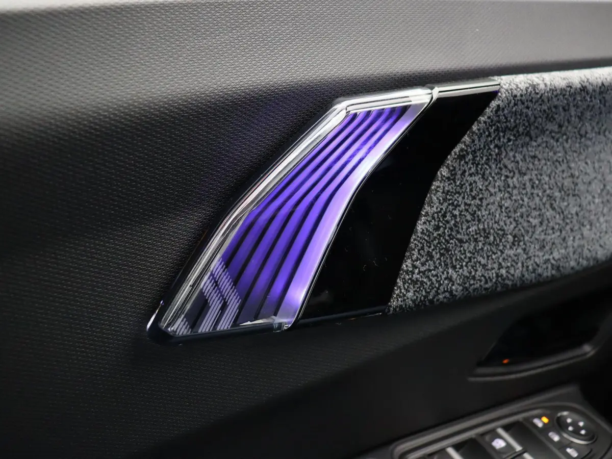 TCe 115pk techno | Vijf jaar garantie | Stoelverwarming | 18" LMV | Blind spot warning |
