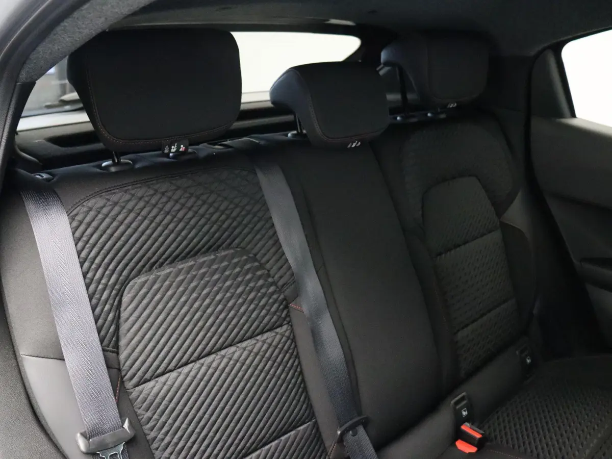 TCe 115pk techno | Vijf jaar garantie | Stoelverwarming | 18" LMV | Blind spot warning |