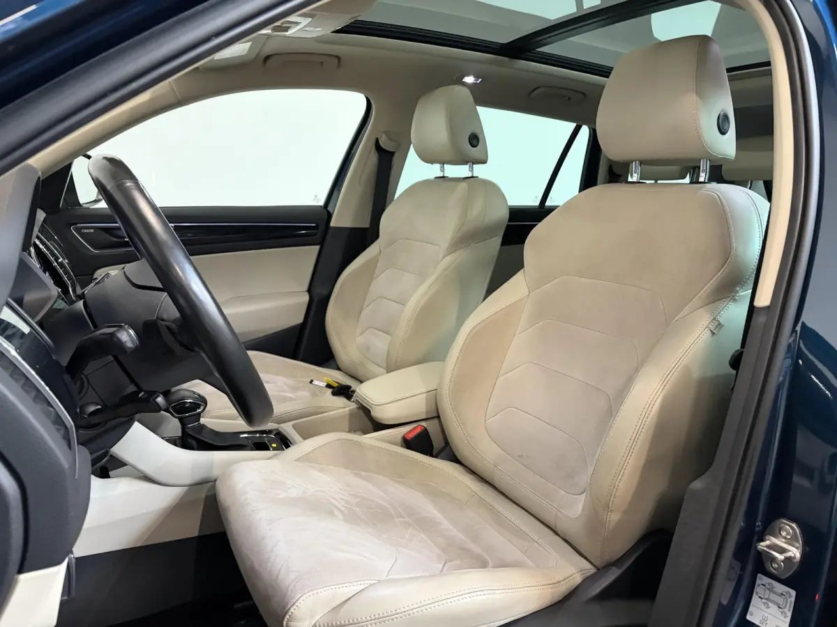 2.0 TSI 4x4 Style Business 7 PERSOONS Elektrische stoelen met geheugen Elek achterklep Navigatie
