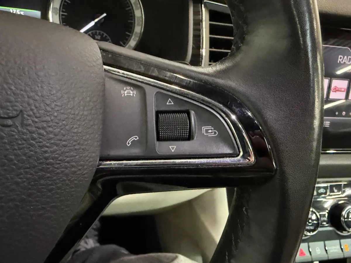 2.0 TSI 4x4 Style Business 7 PERSOONS Elektrische stoelen met geheugen Elek achterklep Navigatie