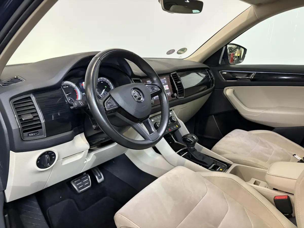 2.0 TSI 4x4 Style Business 7 PERSOONS Elektrische stoelen met geheugen Elek achterklep Navigatie