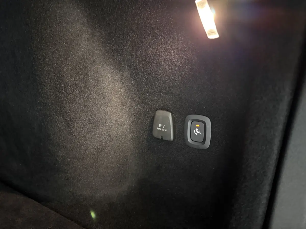 2.0 B4D R-Design | Black Edition | Pano | Memory | HuD | B&W | Virtual | 360° Camera | Carplay | Trekhaak