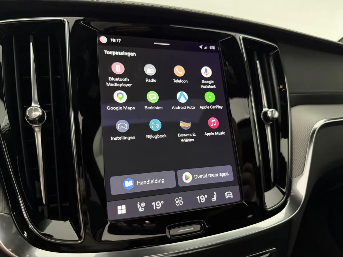 2.0 B4D R-Design | Black Edition | Pano | Memory | HuD | B&W | Virtual | 360° Camera | Carplay | Trekhaak