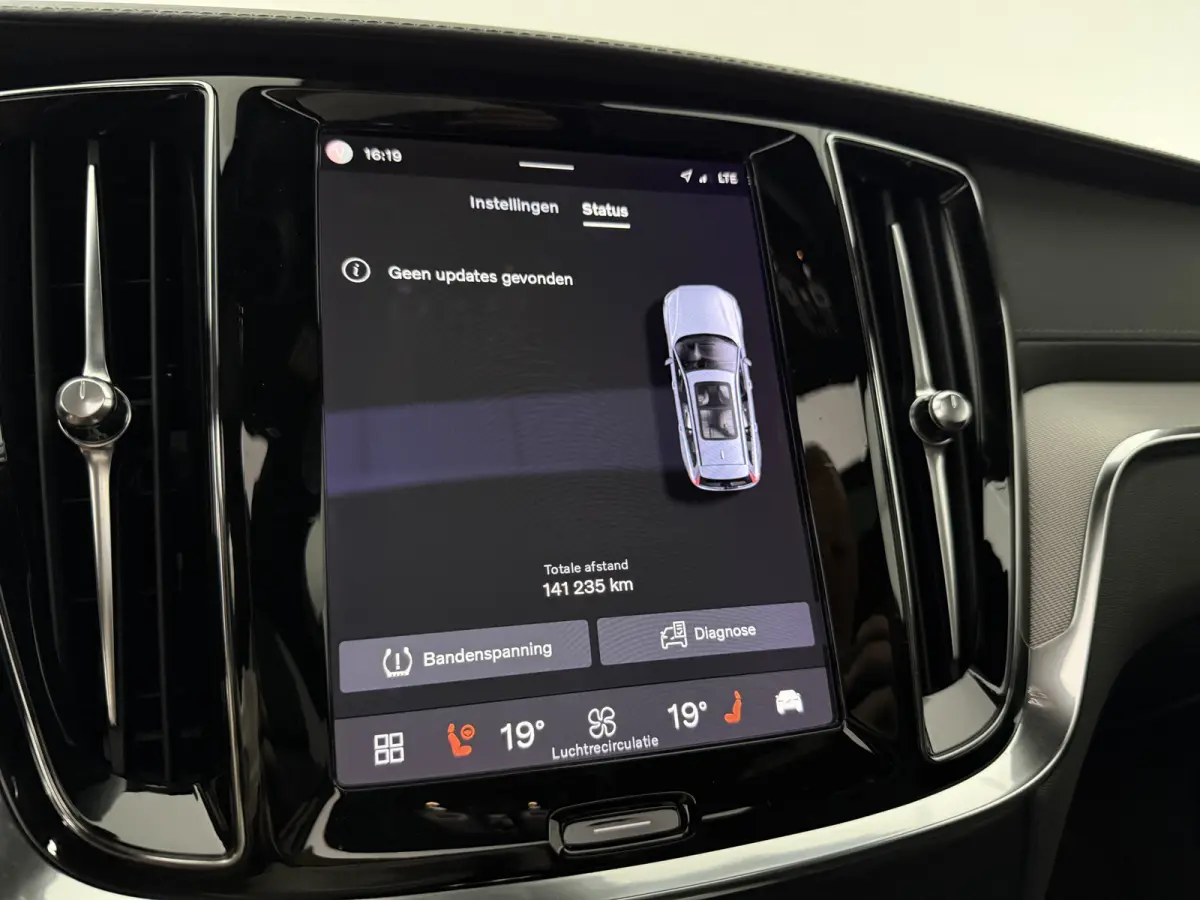 2.0 B4D R-Design | Black Edition | Pano | Memory | HuD | B&W | Virtual | 360° Camera | Carplay | Trekhaak